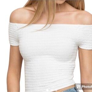 Brandy Melville Women's White
Crop-top